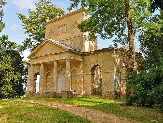 Dr Richard Murray, ‘The Temple of Friendship, Stowe’, Wikimedia Commons, (CC BY-SA 2.0), 2008. 